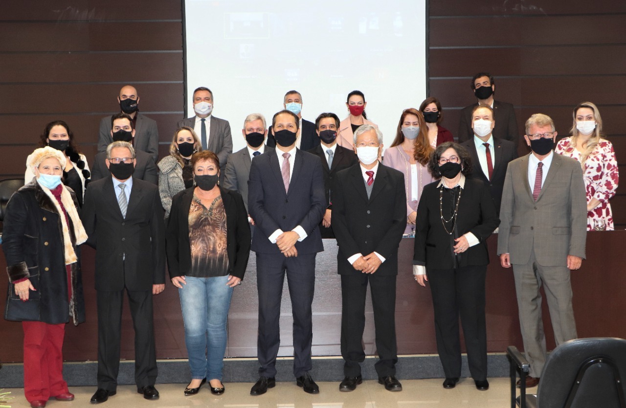 TRIBUTO AOS PIONEIROS DA ADVOCACIA MARCA OS 47 ANOS DA OAB-CASCAVEL