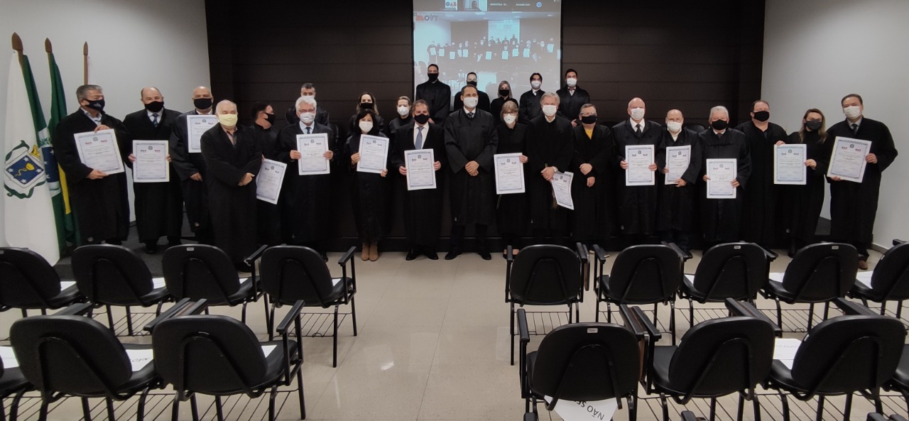 OAB HOMENAGEIA MAIS 19 PROFISSIONAIS COM LÁUREAS
