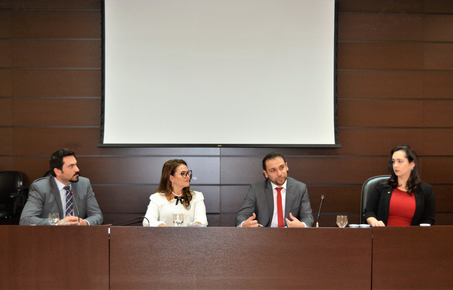 Foi encerrada na noite desta sexta (16) o ciclo de debates que marcou a Semana do Advogado da OAB-Cascavel.